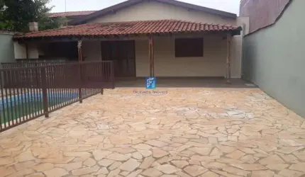 Casa com 2 suítes no Parque dos Lagos, piscina, área gourmet, quintal. 4 vagas