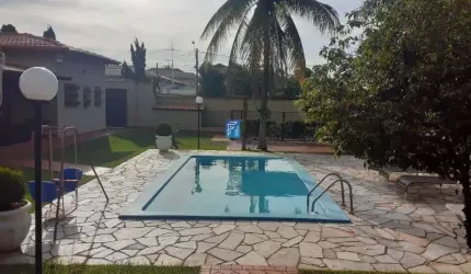 Casa térrea Lagoinha 4 dorm edícula e piscina