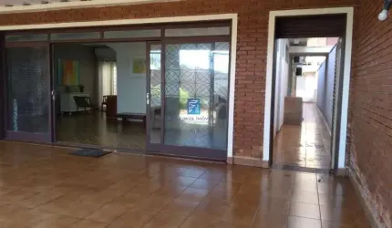 Casa e edícula a venda com 4 dormitórios sendo 1 suíte no Pa