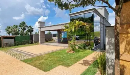 Casa à Venda em Condomínio Alphaville 3 - com 4 suítes, vara