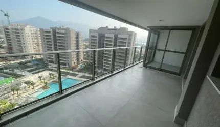 Apartamento amplo com 3 Quartos e linda vista à venda na Barra da Tijuca