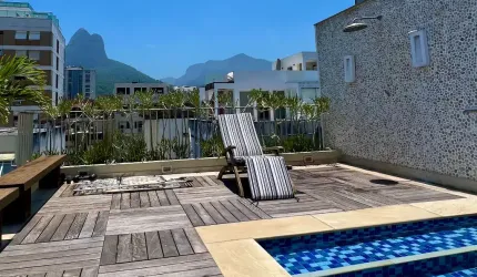 Cobertura com 4 Quartos e Vista Livre à venda na melhor rua do Leblon