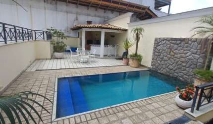 Coberturas para vender no Leblon Quadra da Praia, 4 quartos; 2 suites; 2 vagas; localizada na Rua Aristides Espínola.