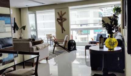 Lindo apartamento reformado com vista livre à venda na Barra da Tijuca