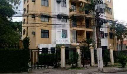 Imperdível apartamento à venda em Niterói-RJ, bairro Fonseca! 2 quartos, 1 sala, 2 banheiros, 1 vaga de garagem. Venha conferir!