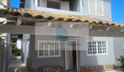 Luxuosa casa à venda em Piratininga, Niterói-RJ: 3 quartos, 1 suíte, 2 salas, 3 banheiros, 2 vagas, 147m².