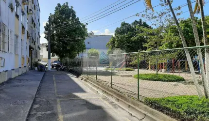Apartamento à venda no Rio de Janeiro: 2 quartos, 1 sala, 1 banheiro, 1 vaga de garagem no bairro Camorim - 52m² de área.