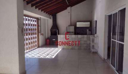 CASA COM 3 QUARTOS E 2 VAGAS NO BAIRRO VILA TIBÉRIO.