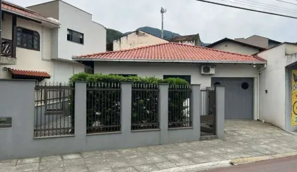 Casa para Venda em Jaraguá do Sul / SC no bairro Ilha da Figueira