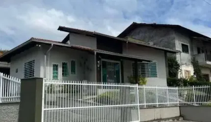 Casa para Venda em Guaramirim / SC no bairro Centro