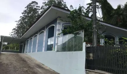 Casa para Venda em Guaramirim / SC no bairro Amizade