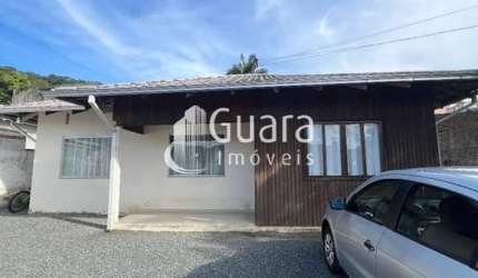 Casa no Beira Rio, em Guaramirim!