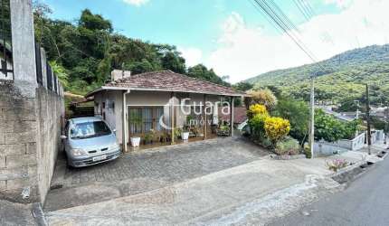 Casa a venda no coração de Guaramirim!