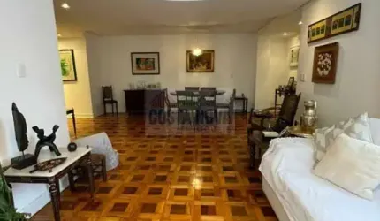 Imóvel na melhor localização do bairro. 2 quartos sendo 1 suíte, 2 banheiros