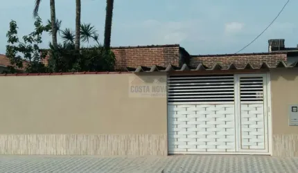 Casa à 500 metros da praia com 135m², 5 quartos, sala para 2 ambientes, 5 vagas, mobiliada
