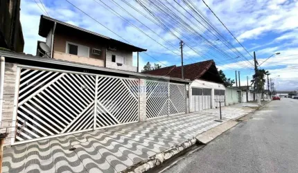 Sobrado com 3 quartos, 1 suíte, 3 banheiros, 2 vagas de garagem no bairro Antártica.