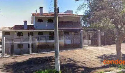 Belíssima casa com 5 dormitórios no bairro Tristeza