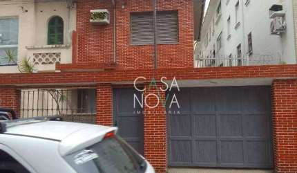Belo Sobrado para Locação e Venda ao lado da Igreja do Embaré