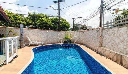 Sobrado com 4 dormitórios à venda, 280 m² por R$ 1.300.000,00 - Vila Cascatinha - São Vicente/SP