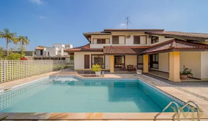 Casa com 4 quartos à venda na Rua Emílio Germano Riesenberg, 303, Glória, Joinville por R$ 2.750.000