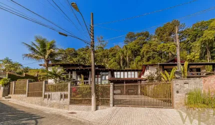 Casa com 3 quartos à venda na Fritz Hofmann, 128, Saguaçu, Joinville por R$ 2.900.000