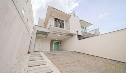 Casa com 3 quartos à venda na Rua Willibaldes Silveira de Souza, 383, Jardim Sofia, Joinville por R$ 890.000