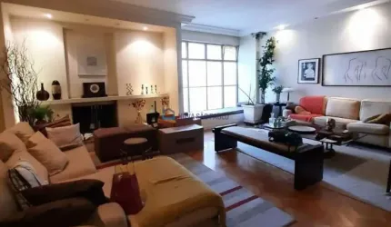 Casa com 4 Dormitórios, 3 Suítes e 4 Vagas de Estacionamento