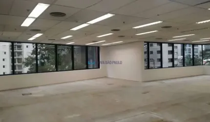 Conjunto comercial na Vila Olimpia.