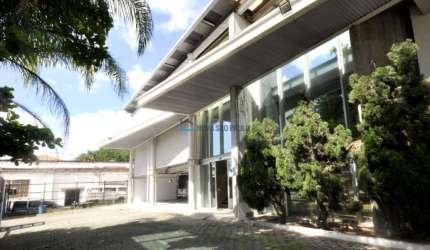 Excelente prédio comercial na Barra Funda. Para locação!