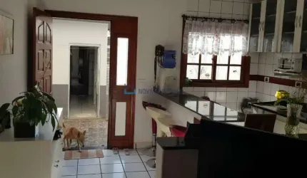 Casa com 01 suíte e 02 vagas na Vila Santa Catarina