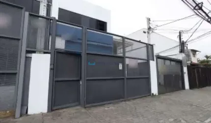 Galpão comercial de 140 m² de área útil