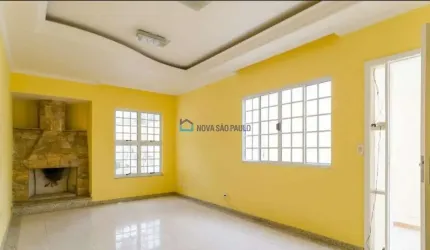 Excelente sobrado disponível para locação no Bosque da Saúde.
