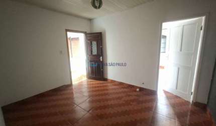 Casa térrea com 03 quartos, sala ampla, cozinha, 01banheiro e 2 vagas na Vila Campestre.