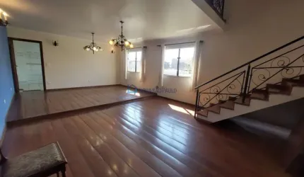 Casa com 03 Dormitórios e 7 vagas na Saúde