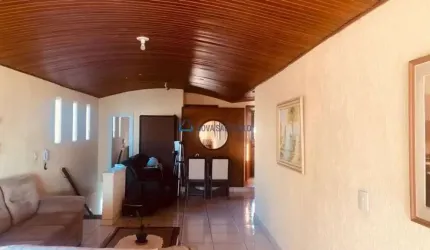 Sobrado com 03 Dormitórios, sendo  01suite  e 02 vagas de garagem