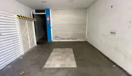 Prédio comercial de 350m² com 2 banheiros, cozinha, escritório e 3 grandes salas