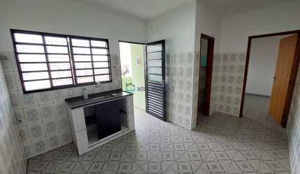 Casa de 1 dorm. com 1 vaga em ótima localização