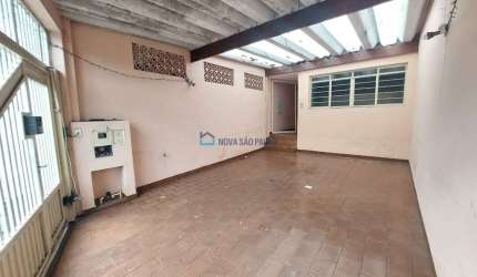 Excelente sobrado de 4 dormitórios sendo 1 de empregados, 2 vagas de garagem, ótima localização