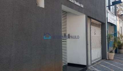 Studio duplex de 1 dorm com 1 vaga em excelente localização.