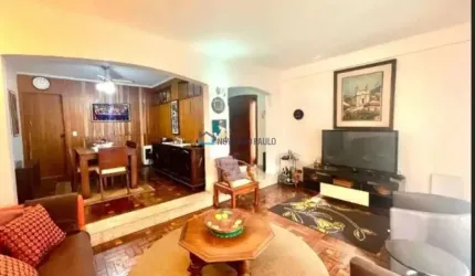 Sobrado residencial com 04 dormitórios e 04 banheiros.