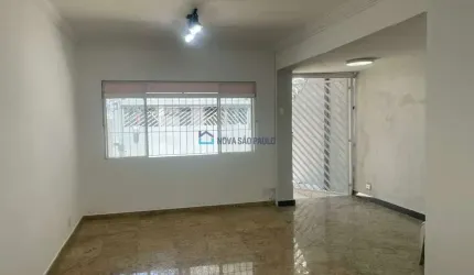 Sobrado residencial com 02 dormitórios e 02 banheiros.