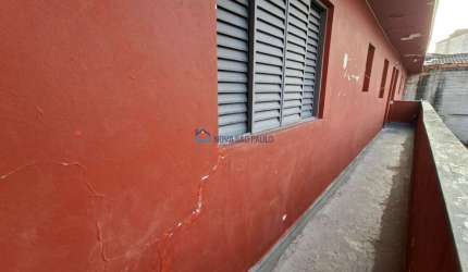 Casa funcional com entrada compartilhada ? aceita pet pequeno!