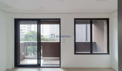 Sala comercial para locação! A 400 metros a pé do metrô Vergueiro!