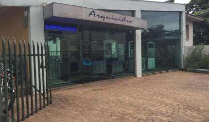 Excelente ponto comercial de esquina, com ampla fachada. Indicado para showroom