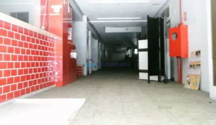 Amplo salão comercial em excelente localização com alto movimento.
