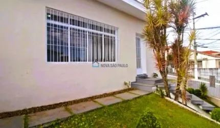 Casa térrea isolada com 3 dormitórios (01 suíte)  2 vagas . 180 m²