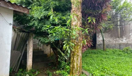Terreno Planalto Paulista com 2 casas antigas