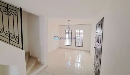 Sobrado com 2 quarto, quintal e 2 vagas