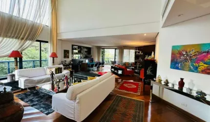Oportunidade Única! Luxuoso Apartamento com Vista Privilegiada