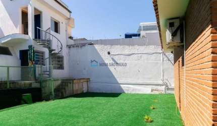 Prédio comercial no Jardim Saúde.